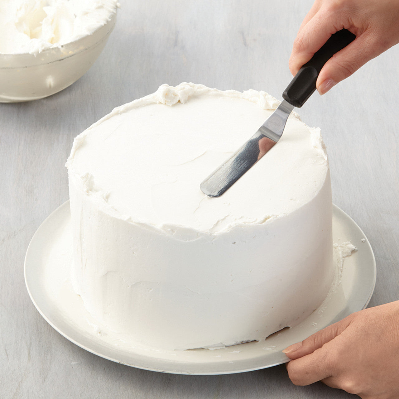Hvordan dekke en kake med smørkrem