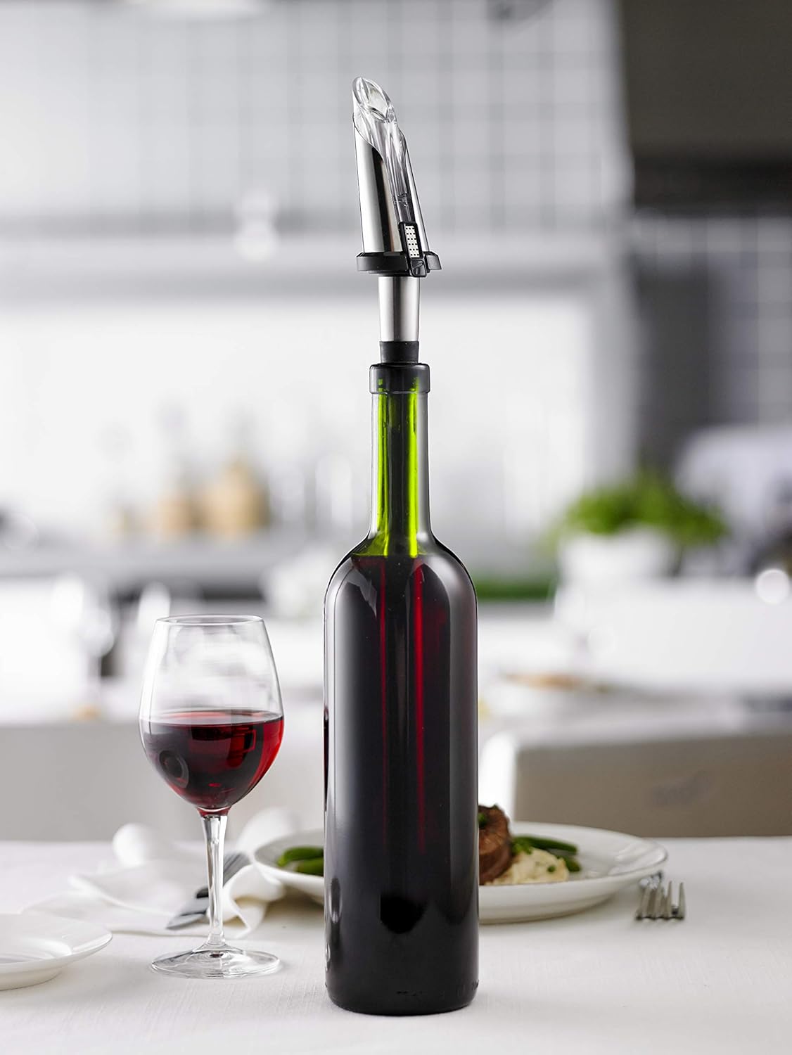 Helletut med dekanter og kjøling for vin