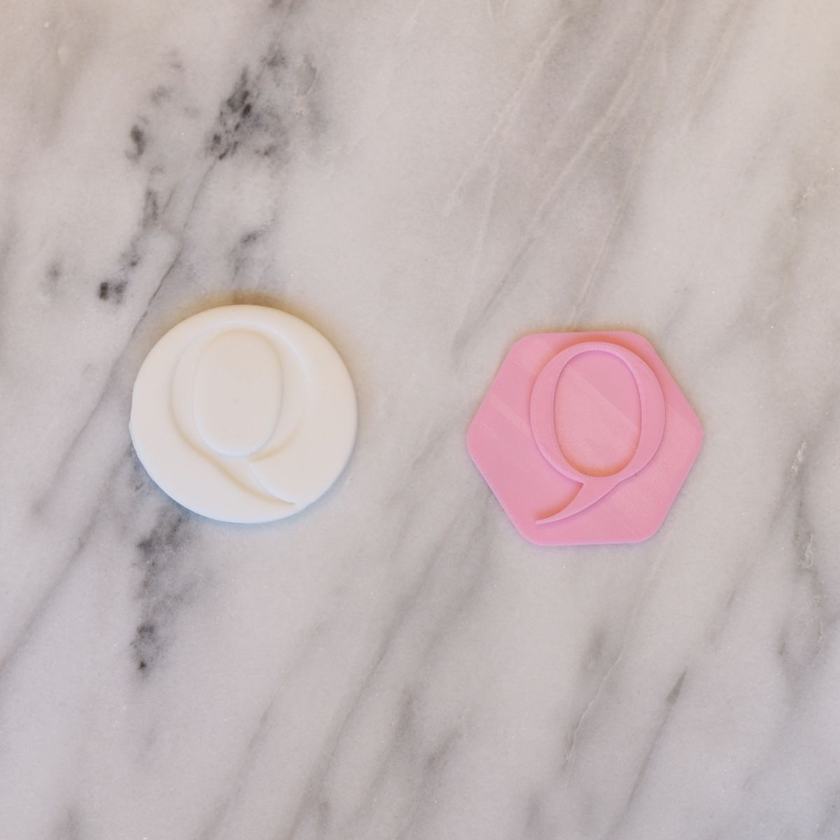 Fondantstempel Bokstav Q, ca. 4 cm