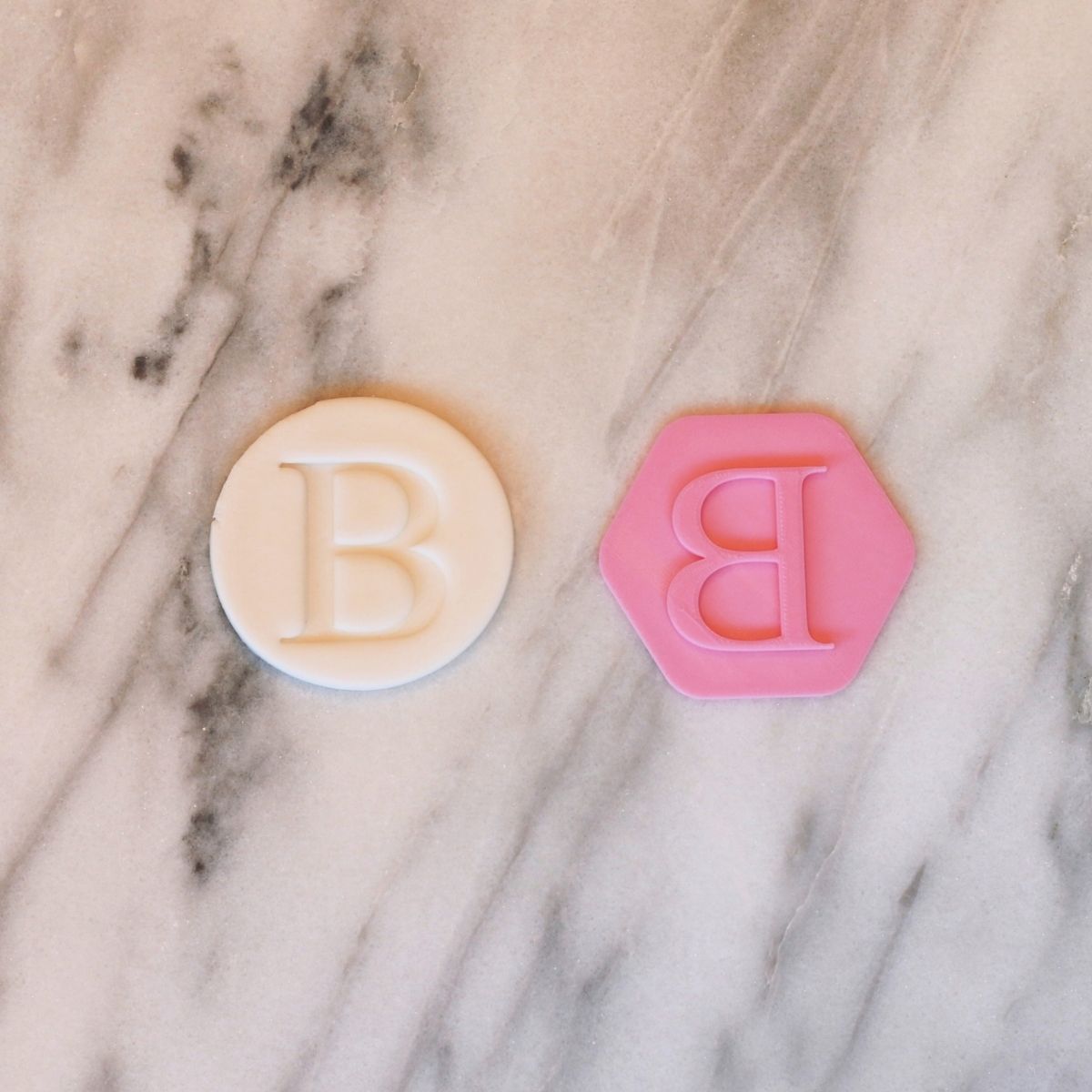 Fondantstempel Bokstav B, ca. 4 cm