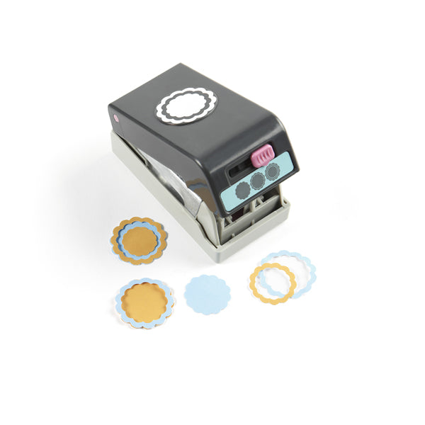 Layering Punch-Scallop Circle