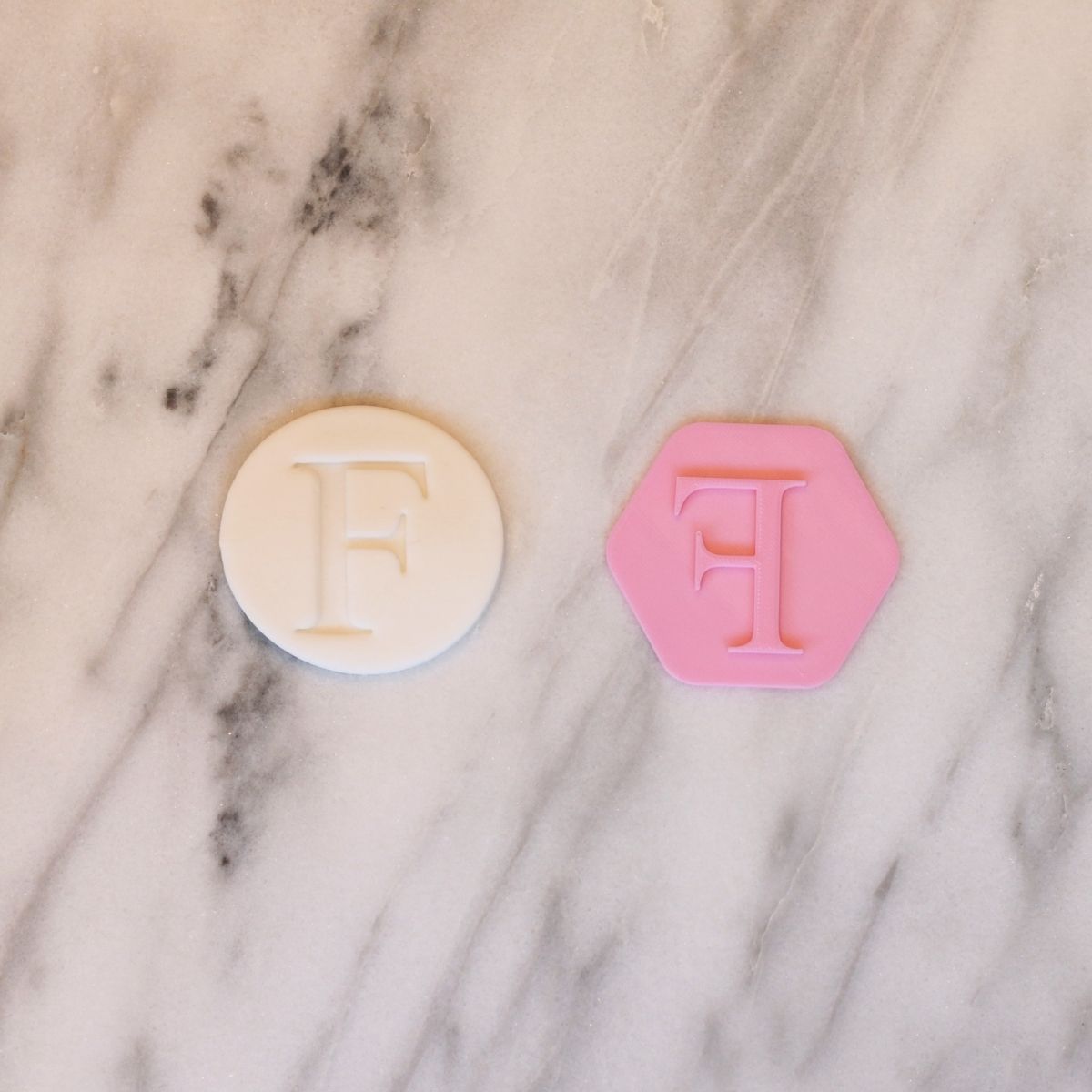 Fondantstempel Bokstav F, ca. 4 cm