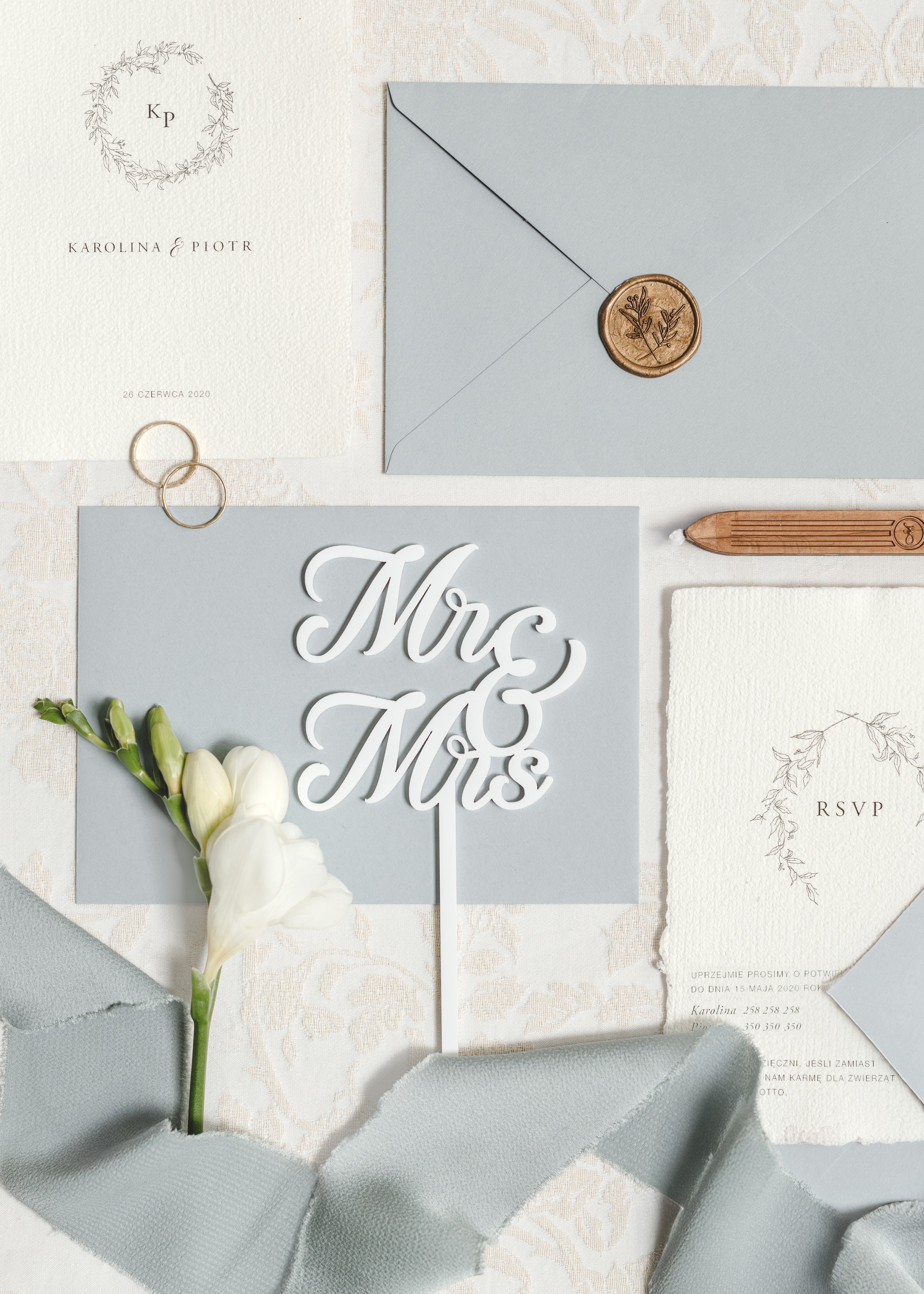 Kaketopp Akryl MR & MRS Hvit