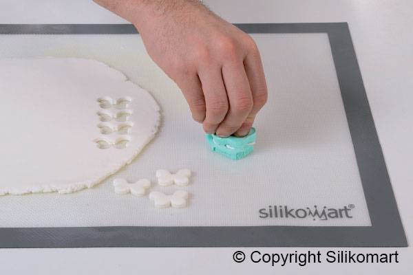 Utstikker og preger til Hortensia. 2,7 cm 4