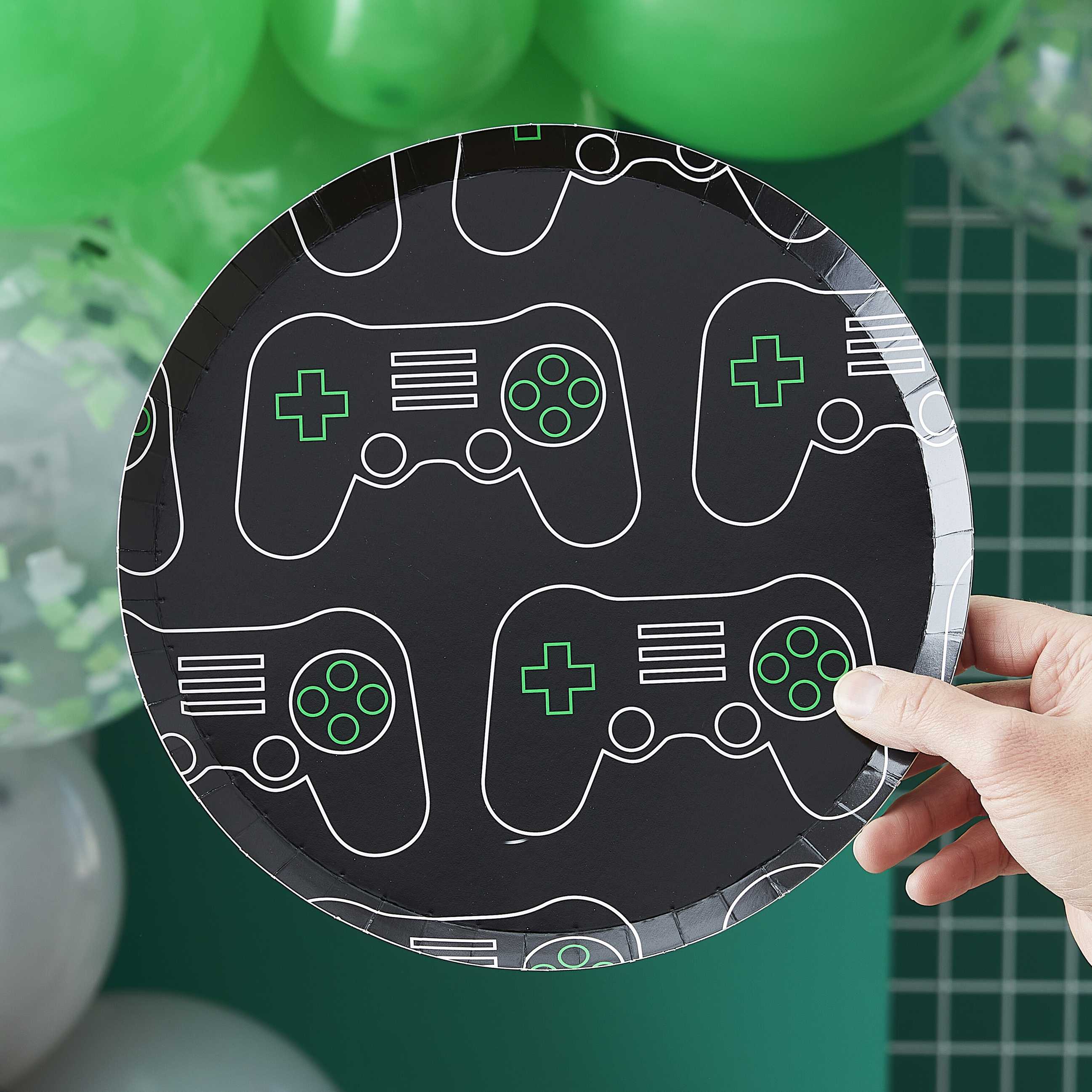 Papptallerken Game On Sort, 25 cm, 8 stk 2